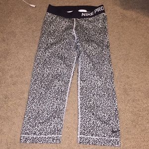 Nike pro capri leggings